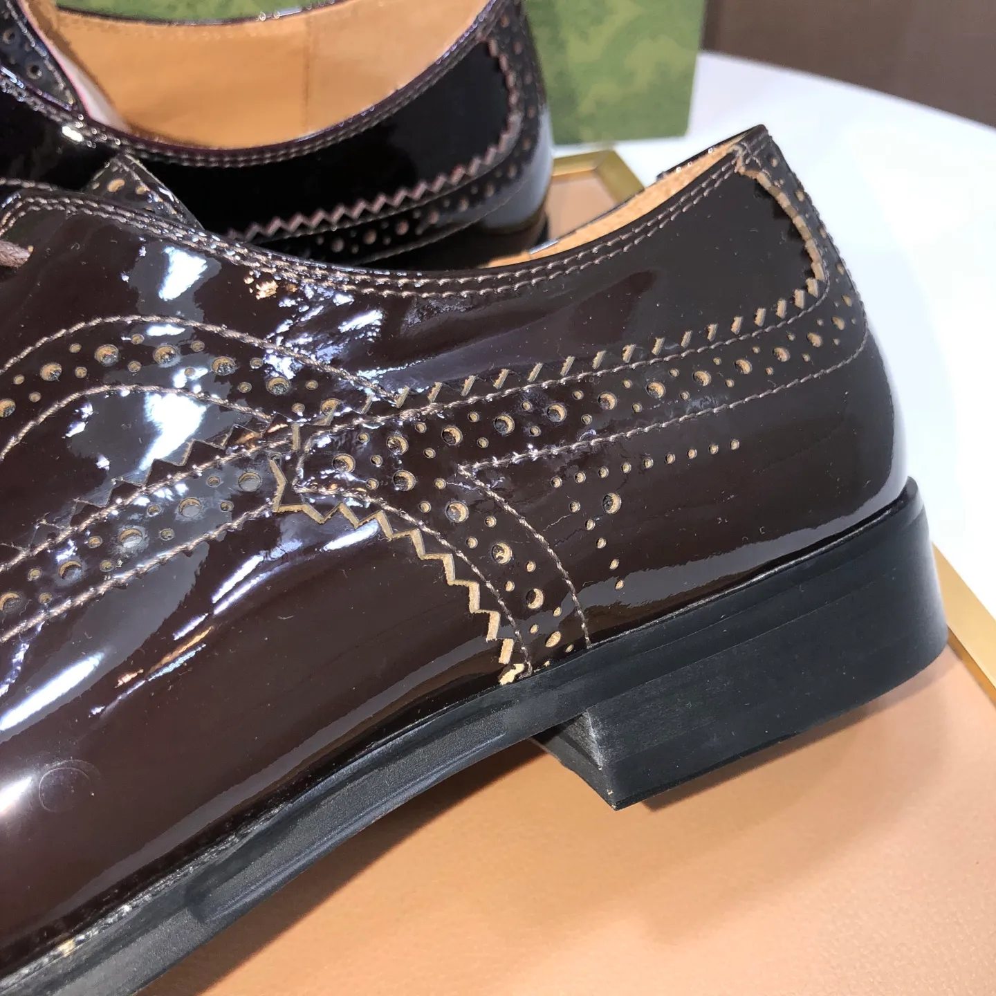 Men's shoes 💰660💰 Brand: GUCCI (Gucci) Standard code: Men's size 38/44 (45/46 can be customized) Grade: Same as the official website Original quality Material: Original cowhide Water-dyed cowhide lining Original rubber outsole Style category: Men's fashionable casual leather shoes Distinguished big-name luxury elements top luxury Color: Actual picture